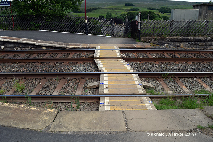 242490: Horton-in-Ribblesdale Station - Barrow Crossing & PROW (footpath): Elevation view from the West