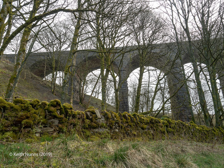 251230: Bridge SAC/77 - Dent Head Viaduct (stream): Context view from the North West