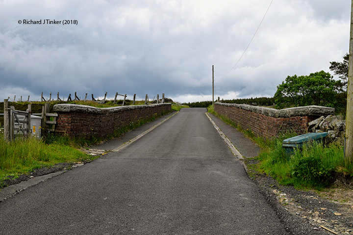 253460: Bridge SAC/96 - Coal Road (PROW - minor road): Context view from the South West