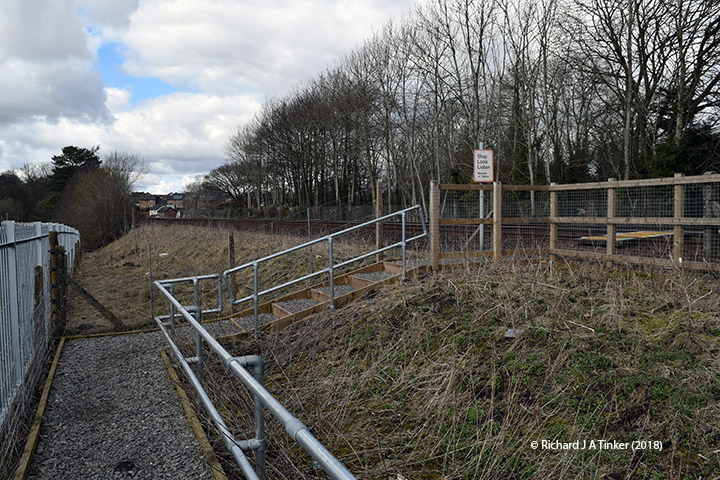 276850: Level Crossing (PROW - footpath): Elevation view from the South