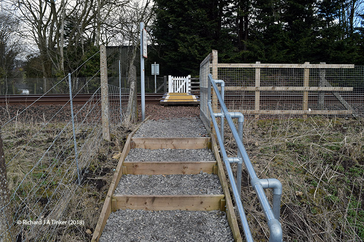 276850: Level Crossing (PROW - footpath): Elevation view from the West