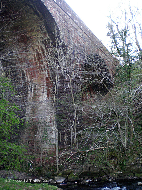 283800 Bridge 272 Crowdundle Viaduct: Detail view from the north east