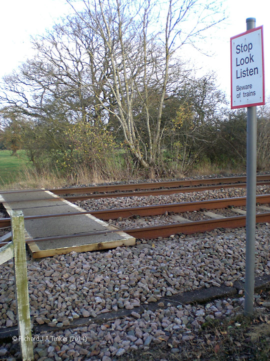 304350: Level Crossing (PROW - footpath): Detail view from west