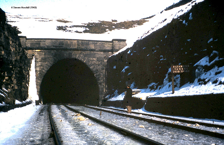 249300:Blea Moor Tunnel South Portal (Bridge SAC/72):Context view from the south