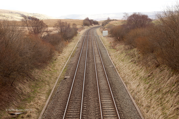 259670 Ais Gill lie-by siding (Down): Context view from the north