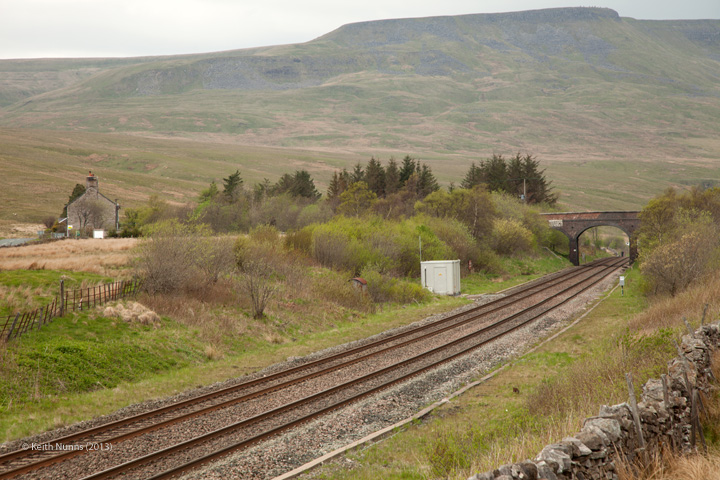 259670 Ais Gill lie-by siding (Down): Context view from the south east