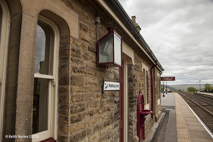 Garsdale Station 'Up' Waiting Room: Replica lighting and water fountain from north.