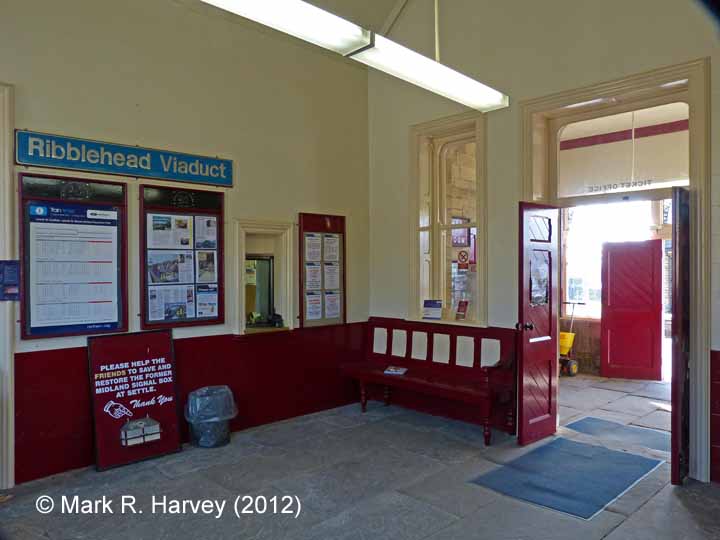 Settle Station Booking Office: Booking hall interior 