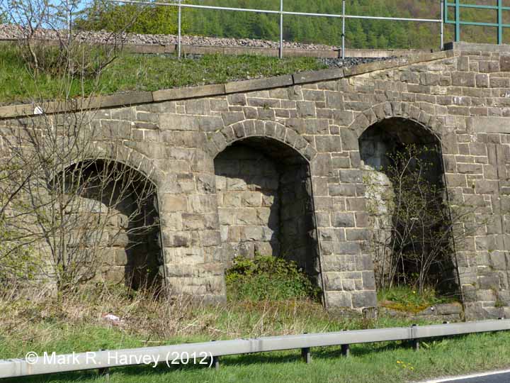 Bridge SAC/2 - A65 road: North-west wing wall (3)