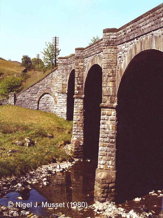 Bridge SAC/27 - Sheriff Brow Viaduct: NW arches and wing-wall