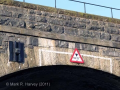 Bridge SAC/65 - B6255: arch apex, rock-bolt, height restriction, parapet wall