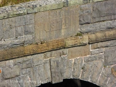Blea Moor Tunnel South Portal: Detail view of the datestone and keystone