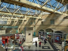 Carlisle Citadel Station: View across the concourse from the footbridge