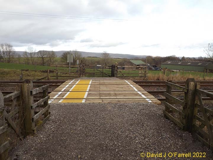 Grisedale accommodation crossing : view east over crossing